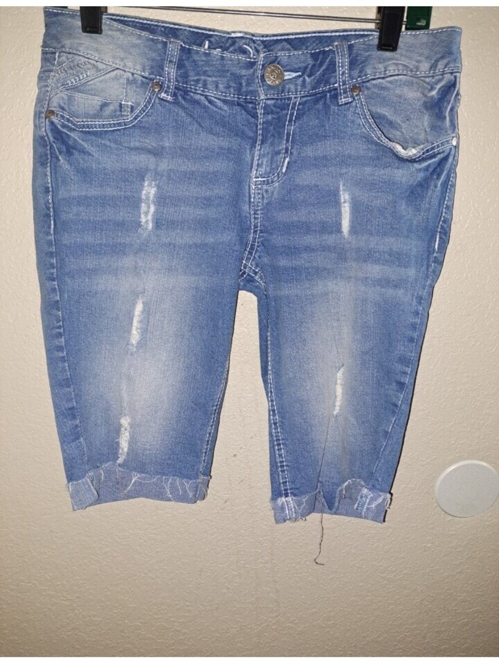 Ariya Jeans Distressed Capris
